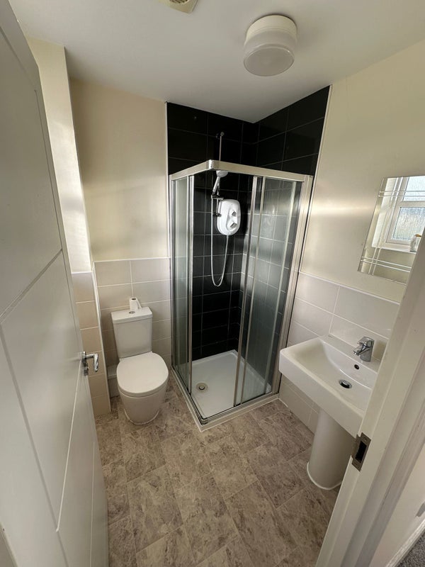Room Fenby Grove in Bradford