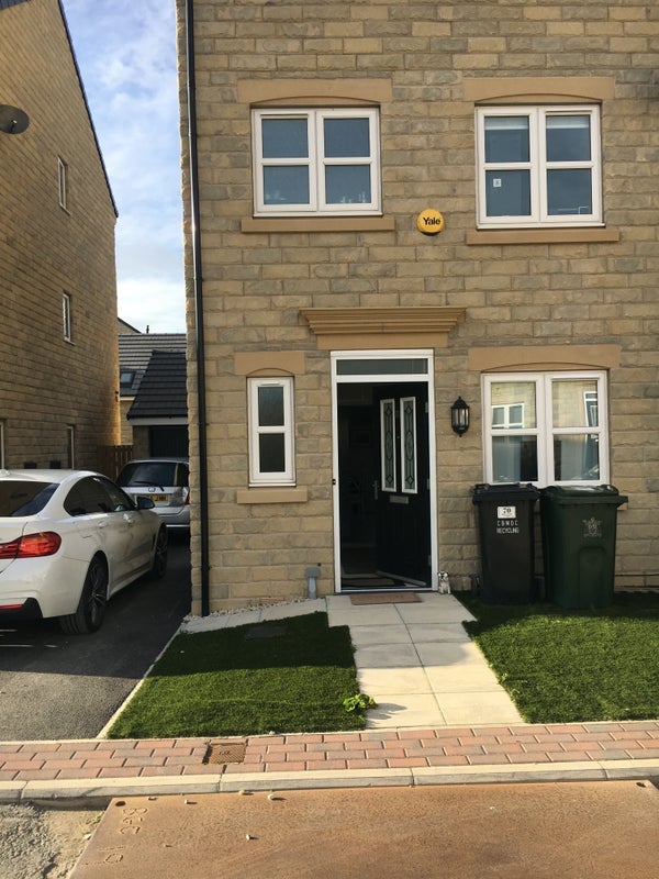 Room Fenby Grove in Bradford