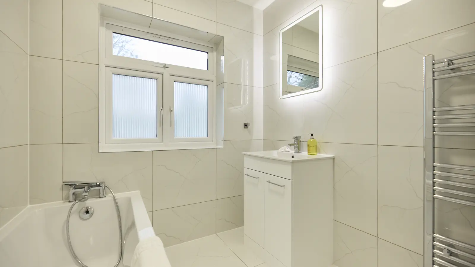 Flat Ravenswood Court in Greater London