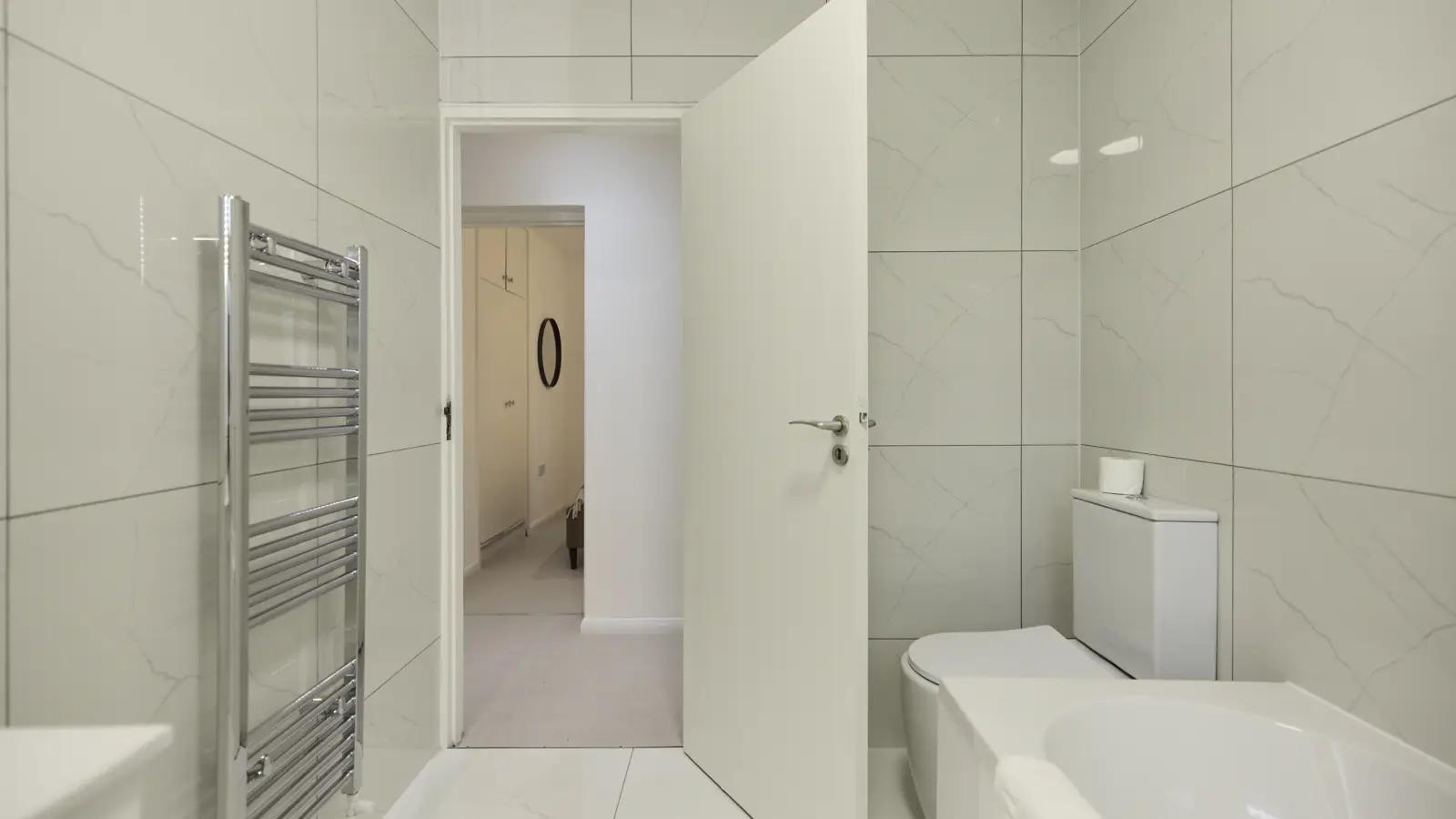 Flat Ravenswood Court in Greater London