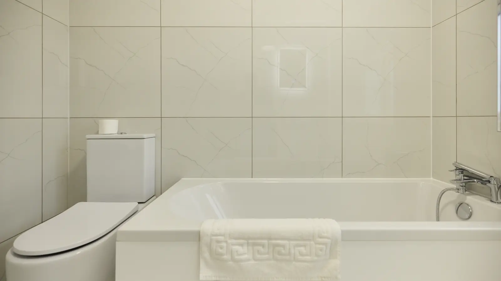 Flat Ravenswood Court in Greater London