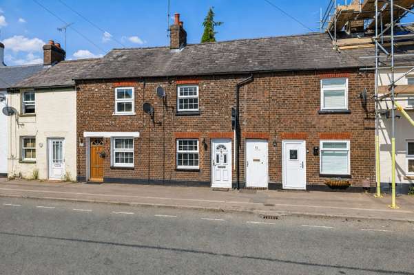 House Front Street in Luton