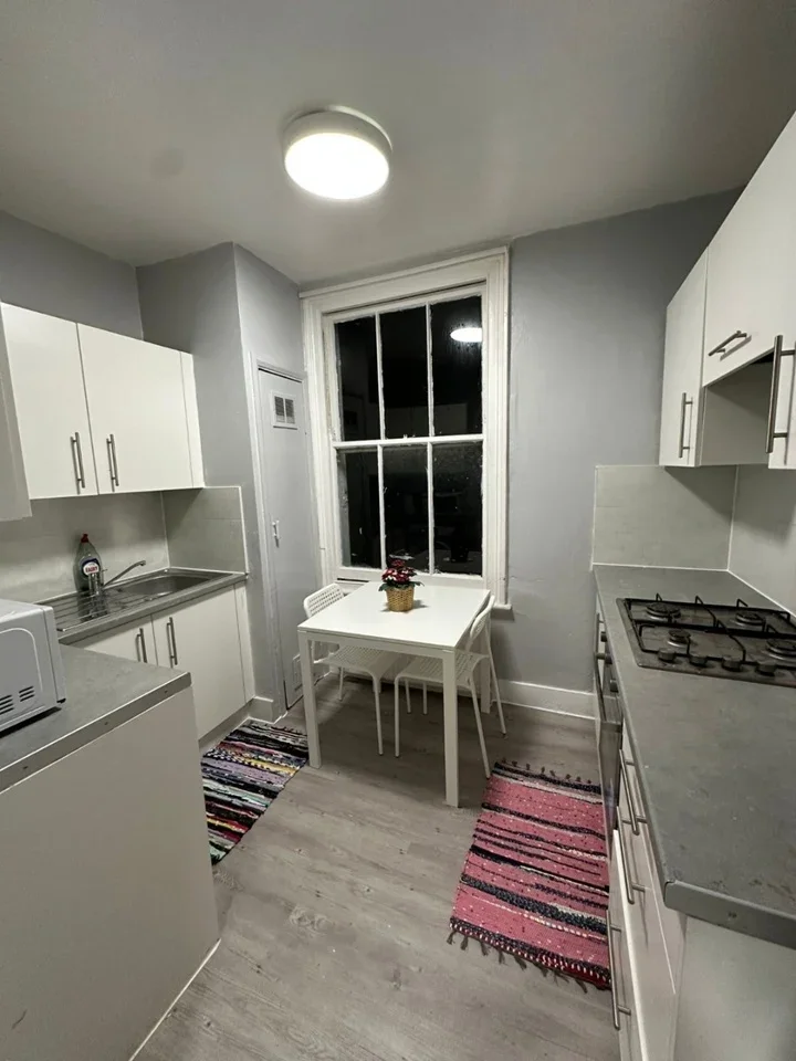 Room Earlsmead Road in Greater London
