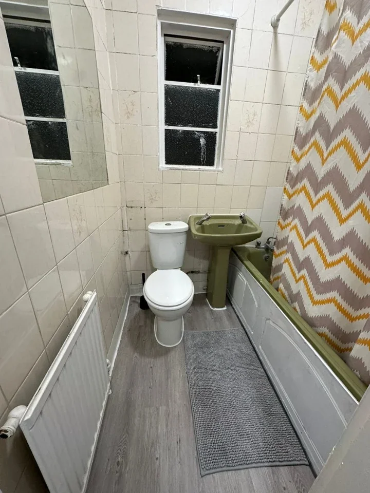 Room Earlsmead Road in Greater London