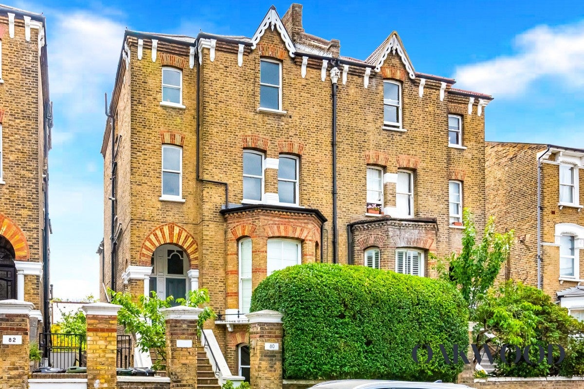 Flat Lordship Park in Greater London