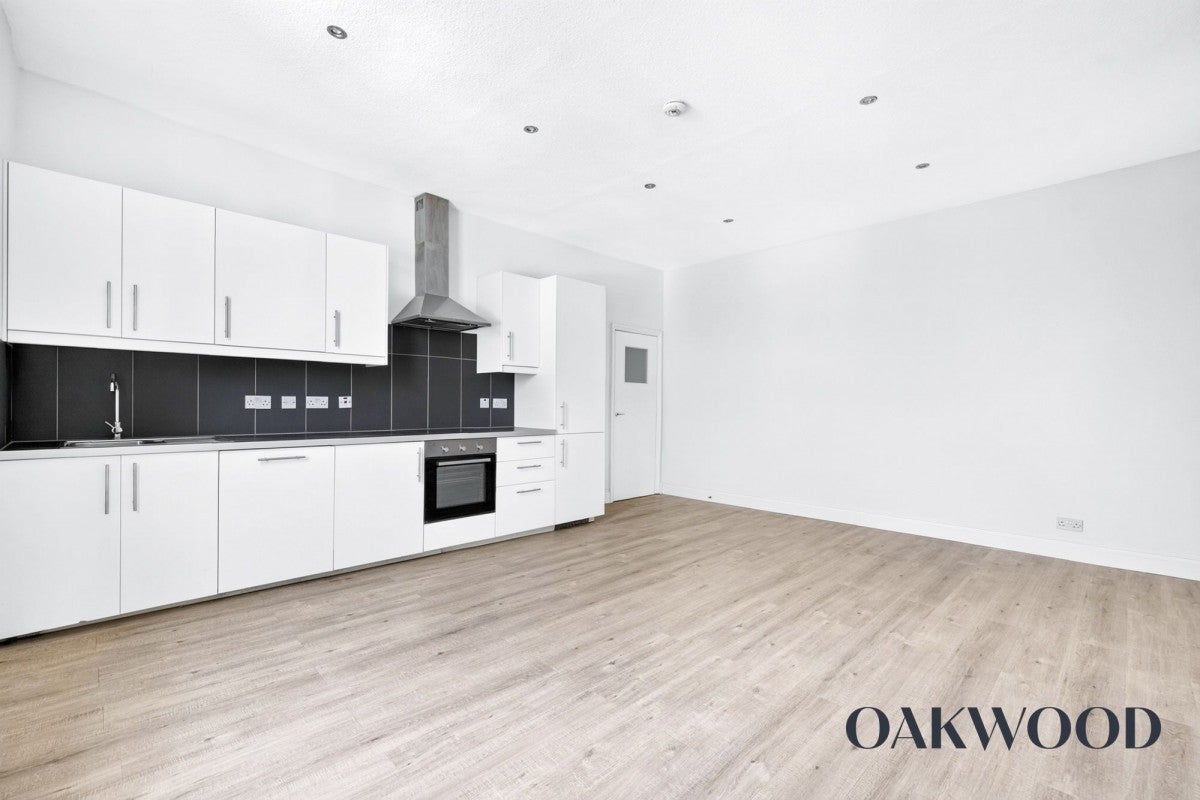 Flat Lordship Park in Greater London