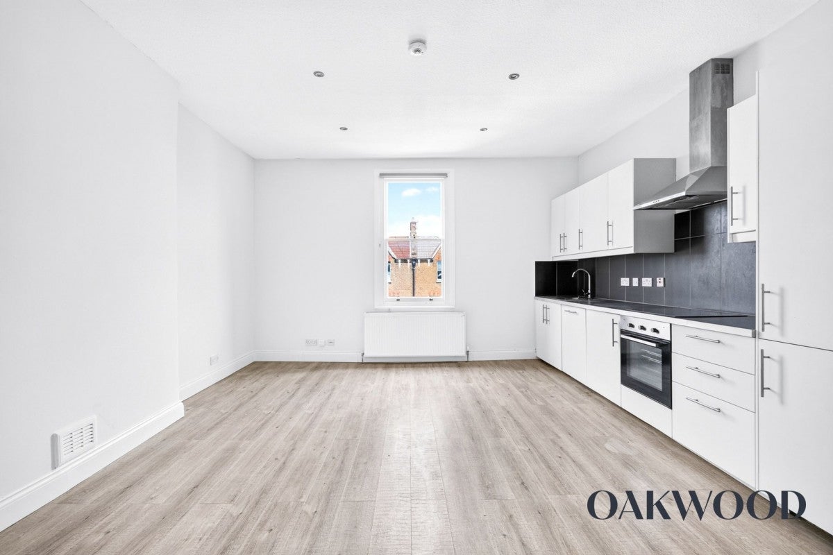 Flat Lordship Park in Greater London