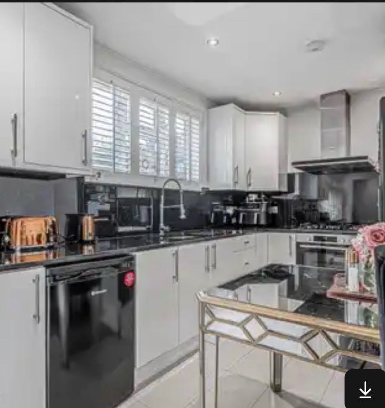 House Holt Way in Greater London