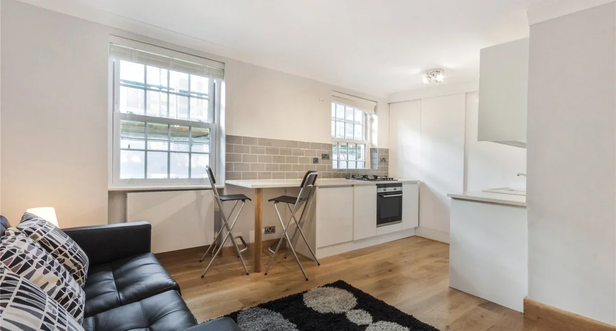 Flat Midford Place in Greater London