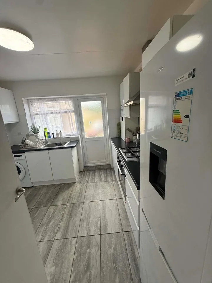 Room Roding Road in Epping Forest