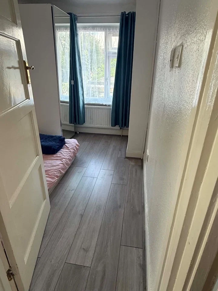 Room Roding Road in Epping Forest