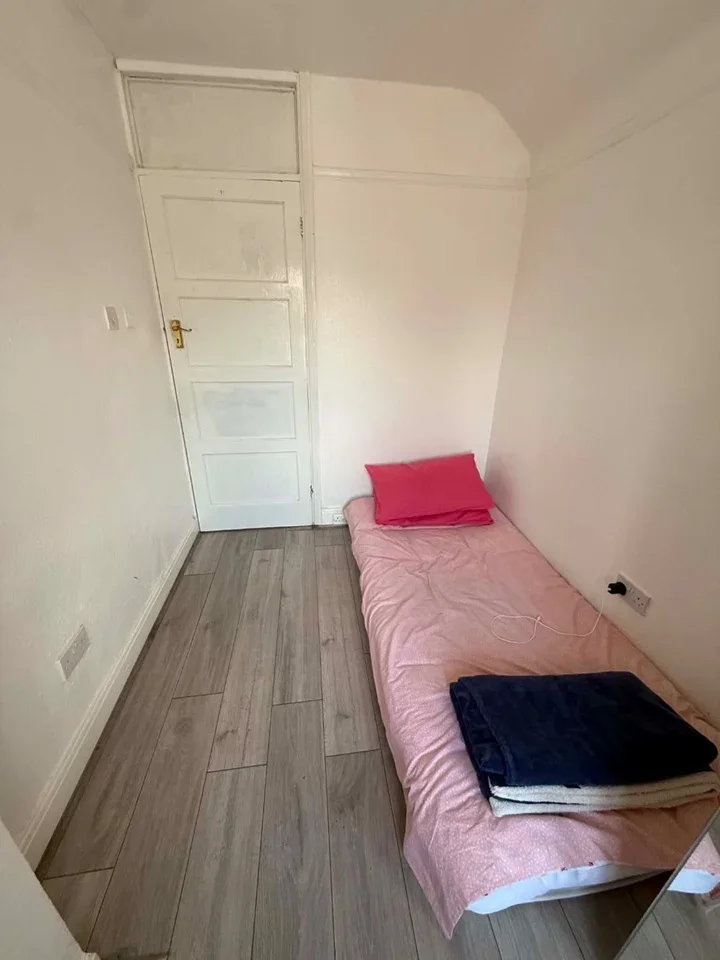 Room Roding Road in Epping Forest