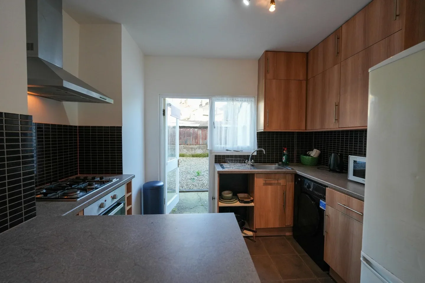 Room Bush Road in Greater London