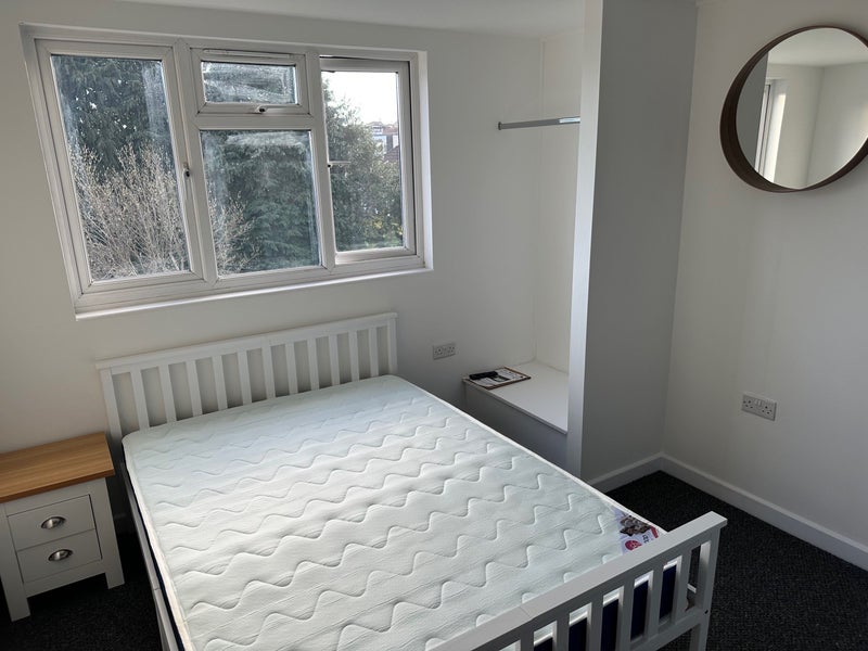 Room Dyrham Road in Bristol