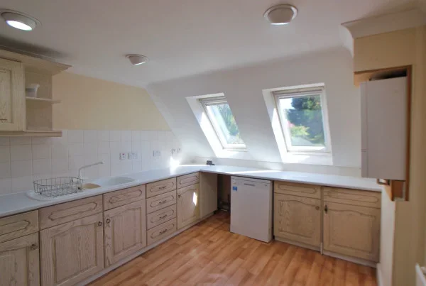 Flat Frithwood Avenue in London