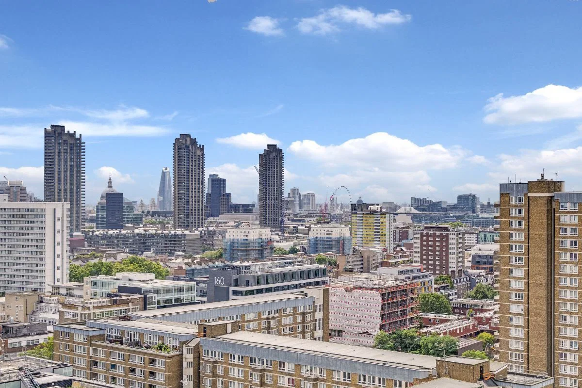 Flat City Road in Greater London