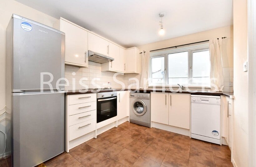 Flat Ambassador Square in Greater London