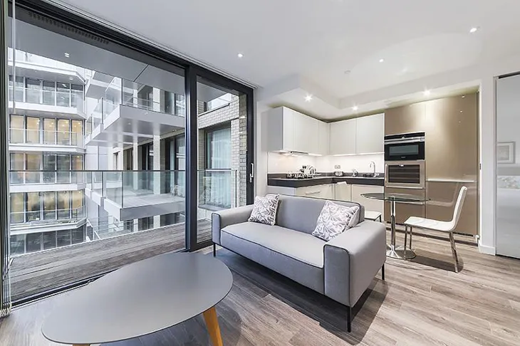 Flat Leman Street in Greater London