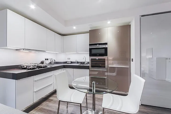 Flat Leman Street in Greater London