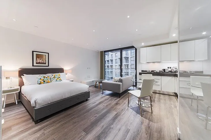 Flat Leman Street in Greater London