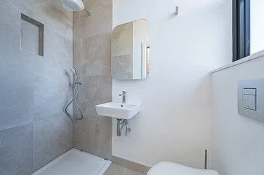 Flat Burntwood Lane in Greater London