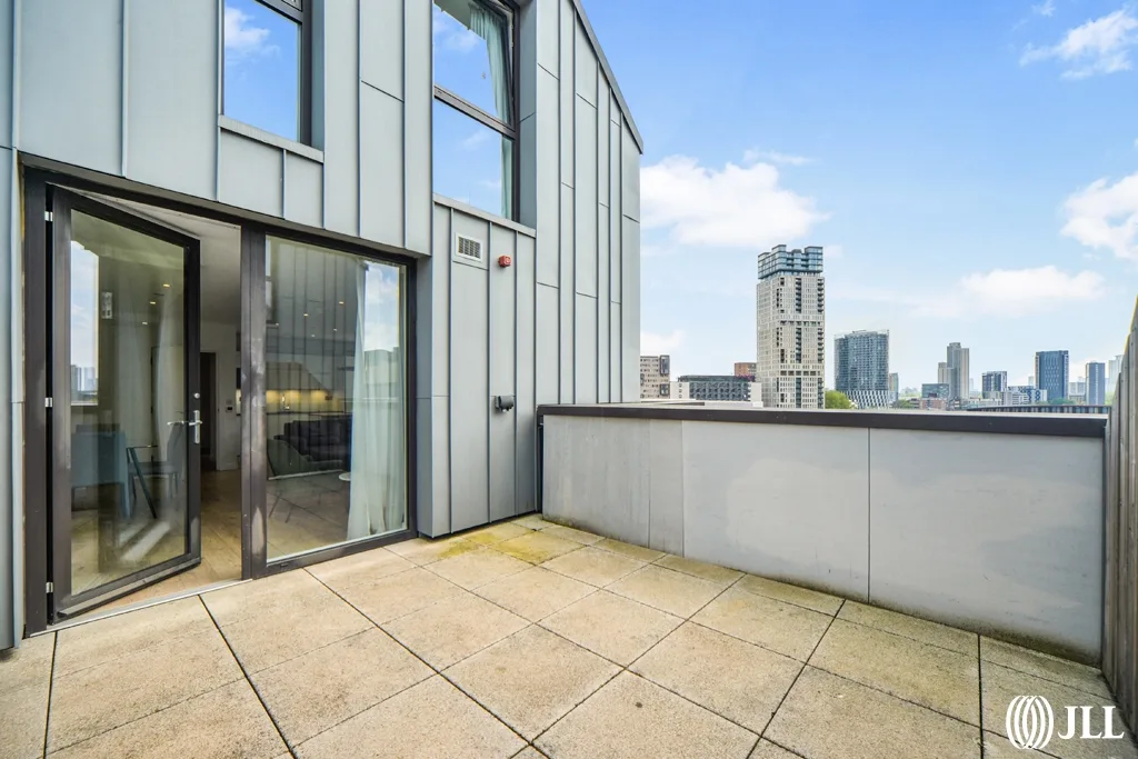 Flat Forrester Way in Greater London