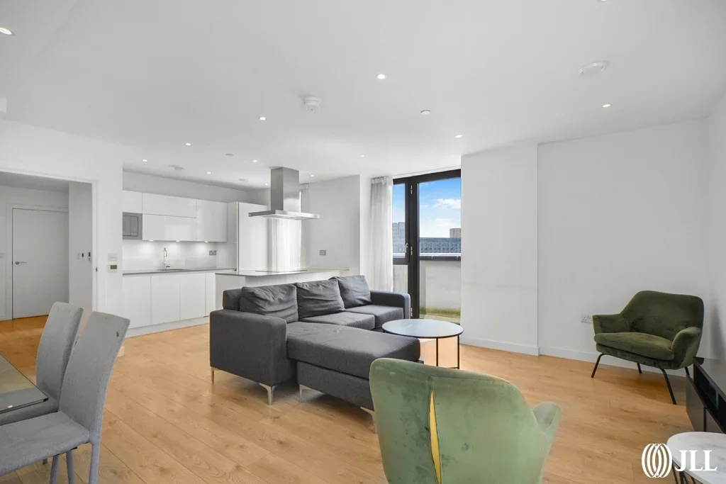 Flat Forrester Way in Greater London