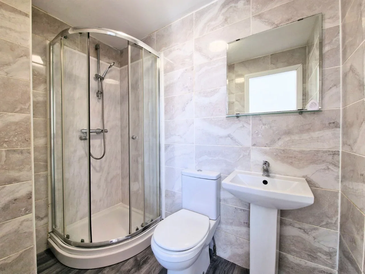 Room Larches Lane in Wolverhampton
