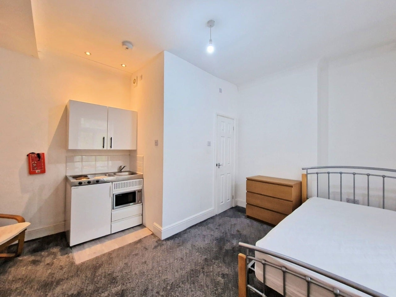 Room Larches Lane in Wolverhampton