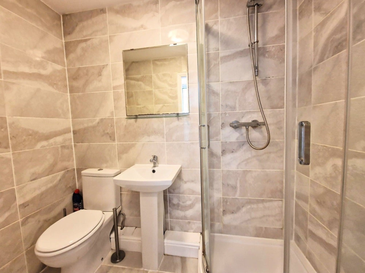 Room Larches Lane in Wolverhampton