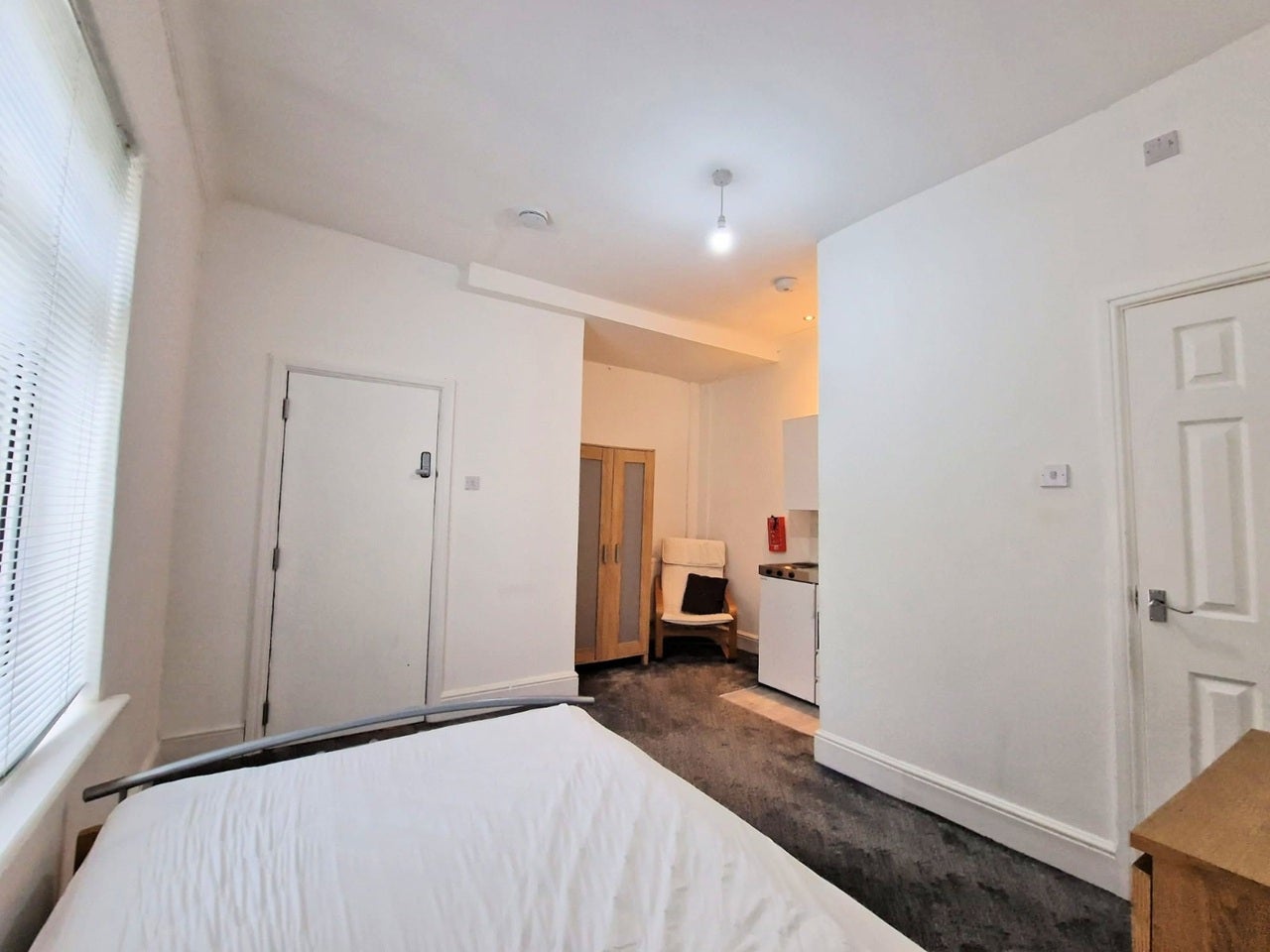 Room Larches Lane in Wolverhampton