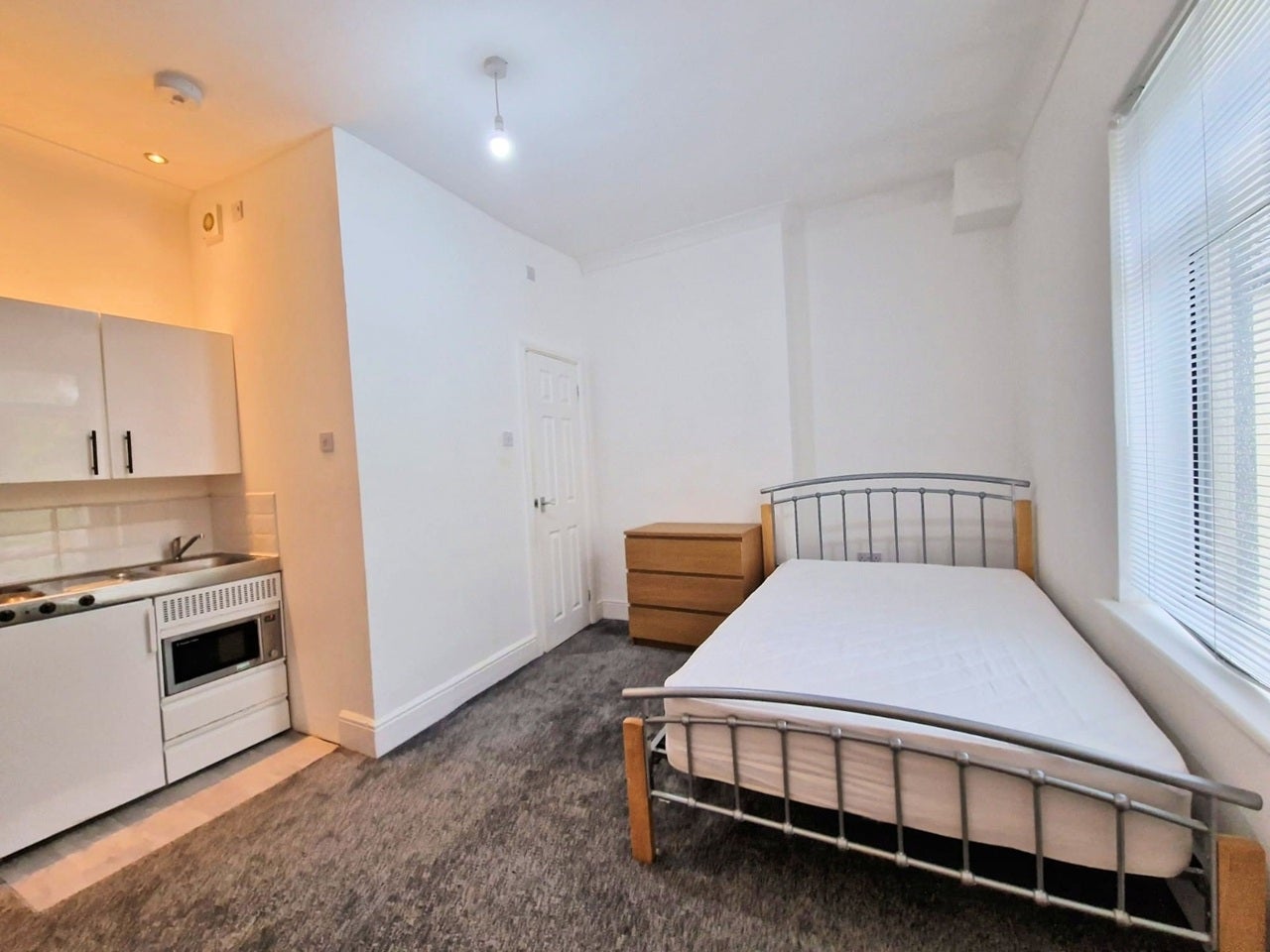 Room Larches Lane in Wolverhampton