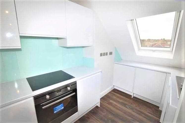 Flat Scottwell Drive in Greater London