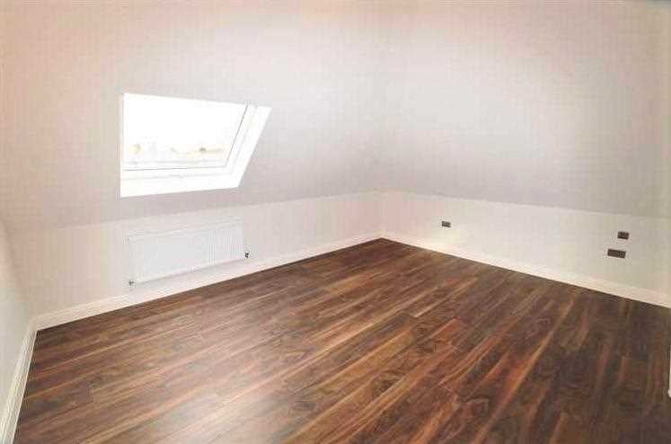 Flat Scottwell Drive in Greater London