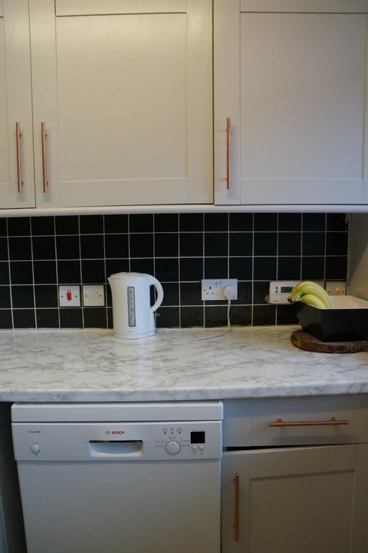 Room Hassett Road in Greater London