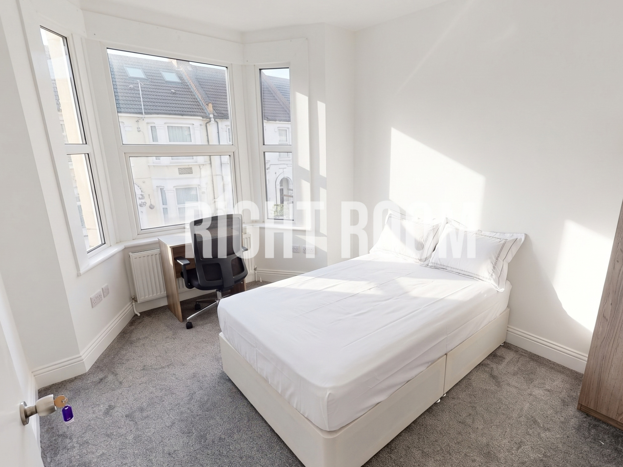 Room Grosvenor Road in Greater London