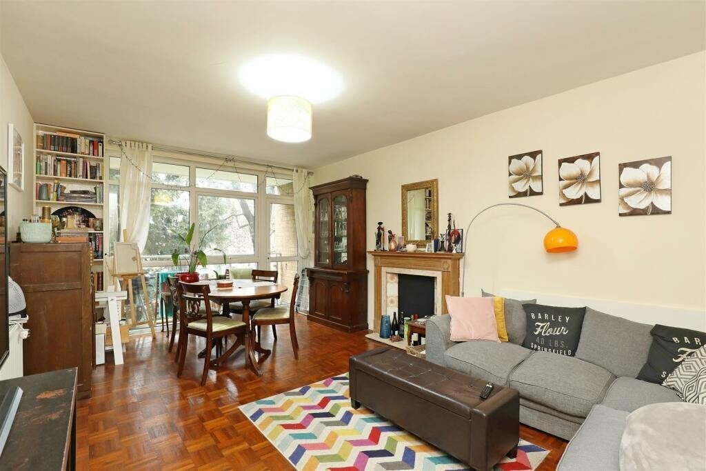 Flat Cherrywood Drive in Greater London