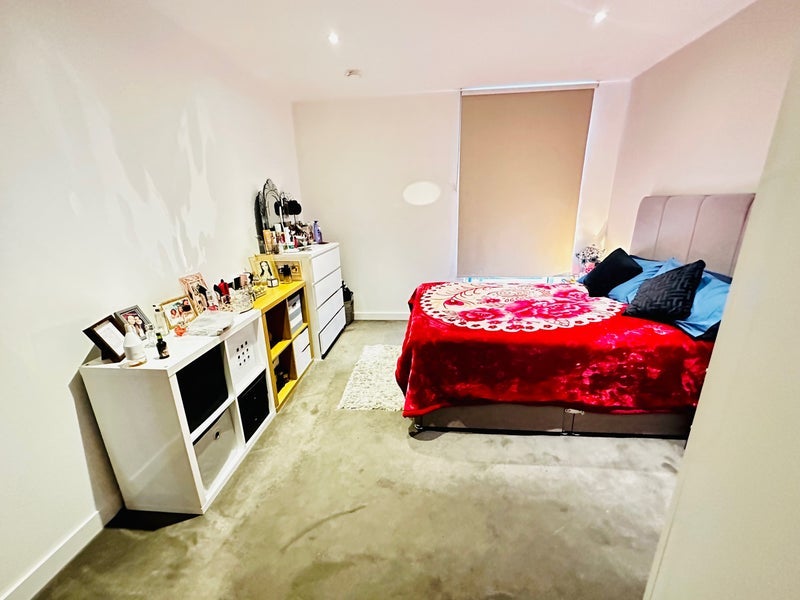 Room Cheering Lane in Greater London