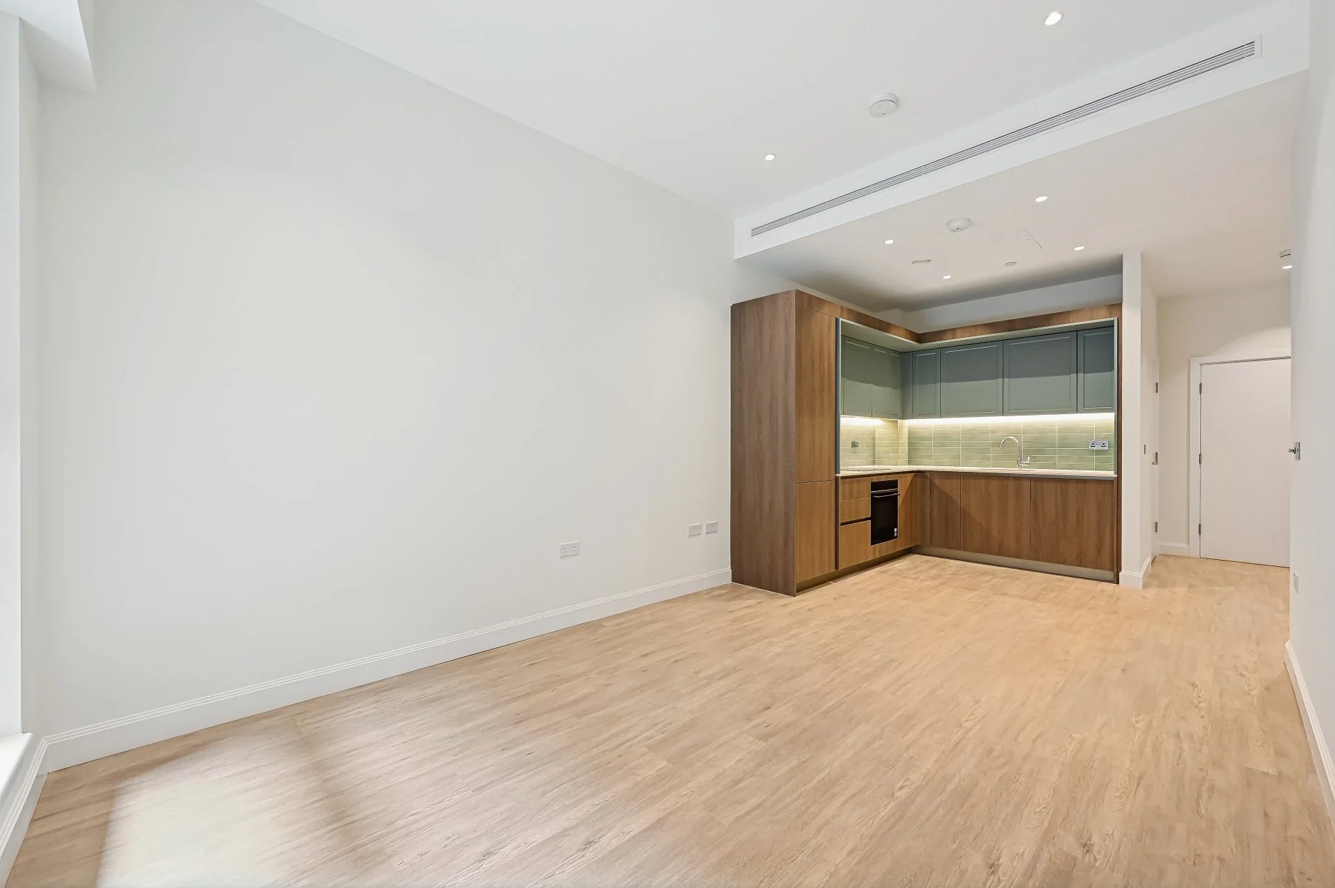 Flat Kennington Lane in Greater London
