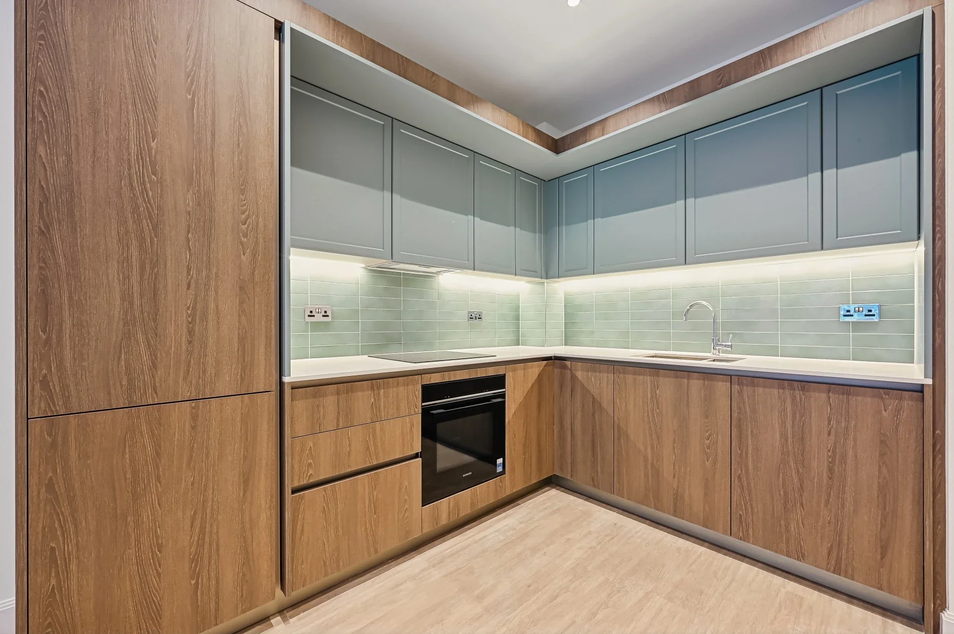 Flat Kennington Lane in Greater London