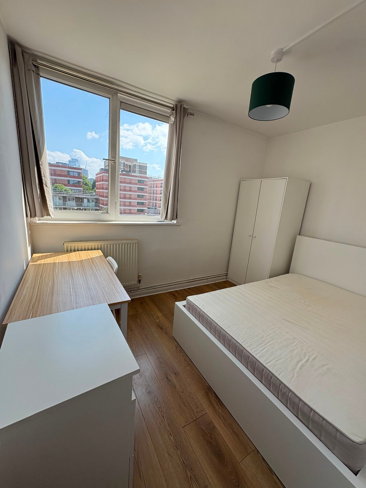 Flat Mintern Street in Greater London