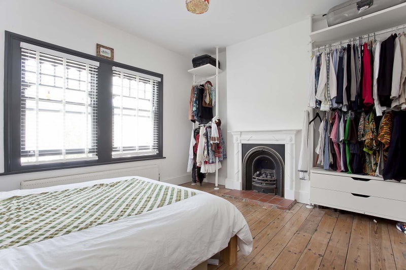 Flat Atterbury Road in Greater London