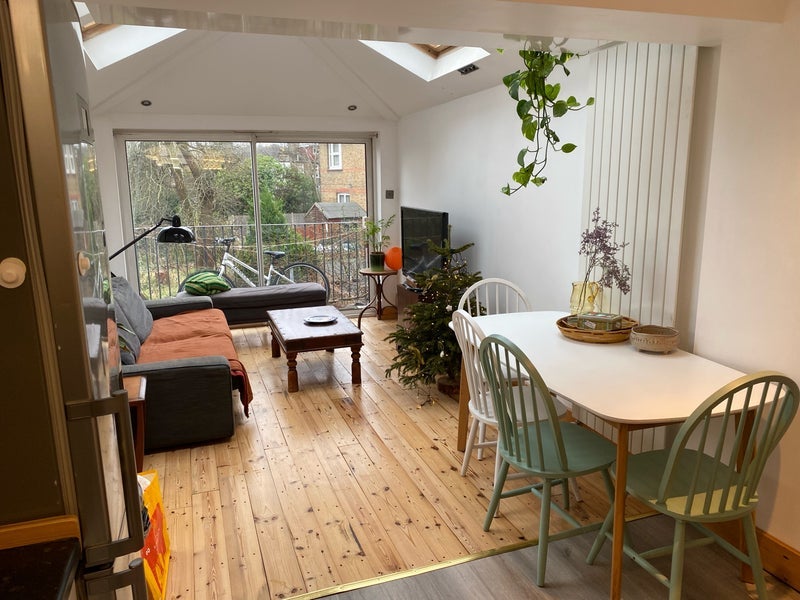 Flat Atterbury Road in Greater London