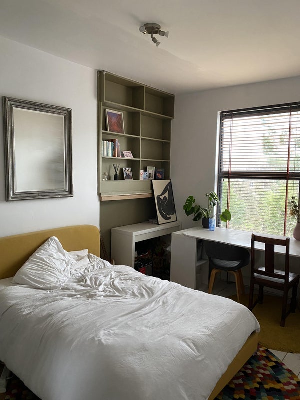 Flat Atterbury Road in Greater London