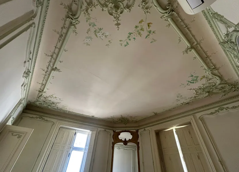 Appartement Place de la Maison Carrée à Nîmes