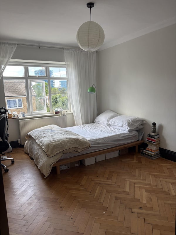 Room Fernhill Court in Greater London