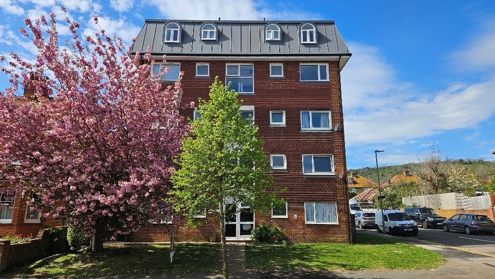 Flat Victoria Drive in Eastbourne