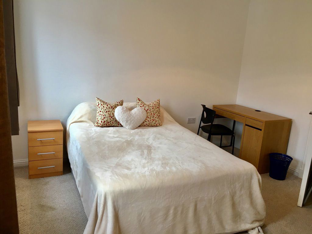 Room Lawson Place in Dundee