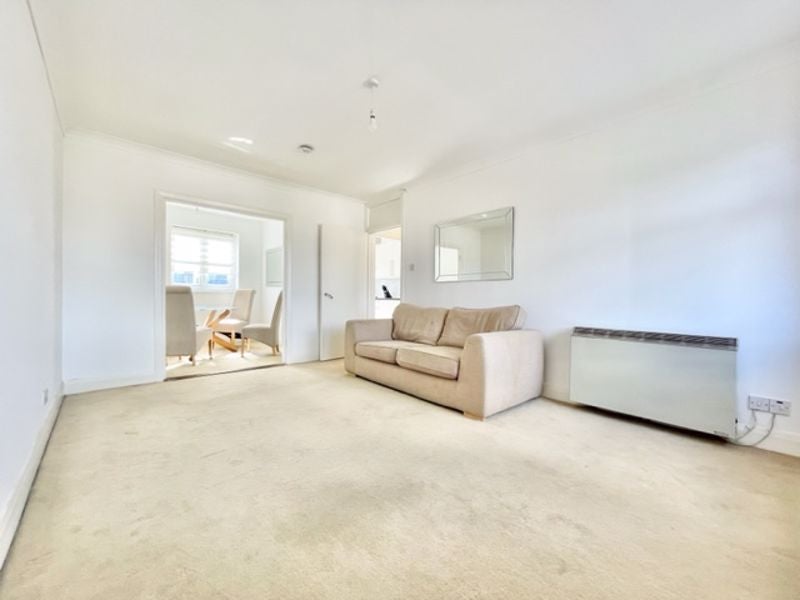 Flat Cheshire Street in Greater London