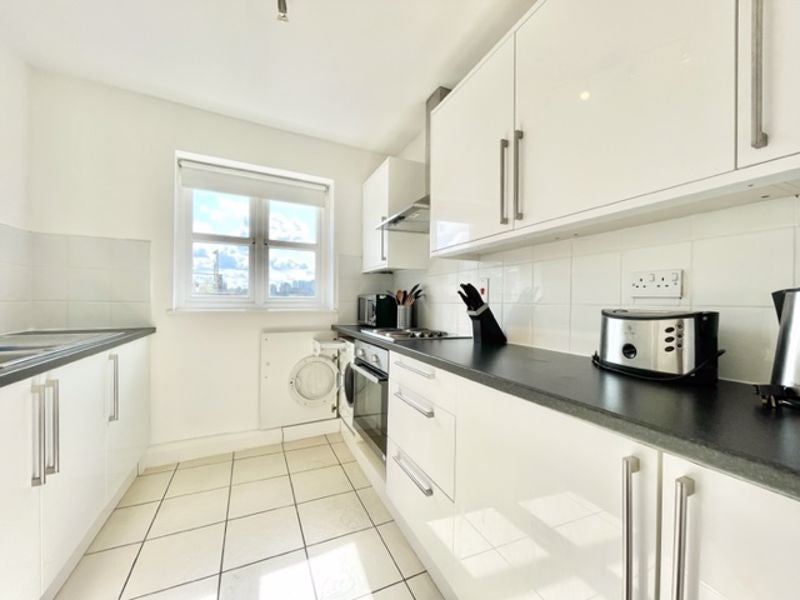 Flat Cheshire Street in Greater London